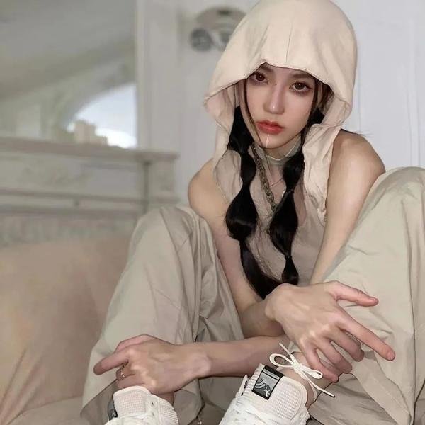 圣洁的艾曼妞